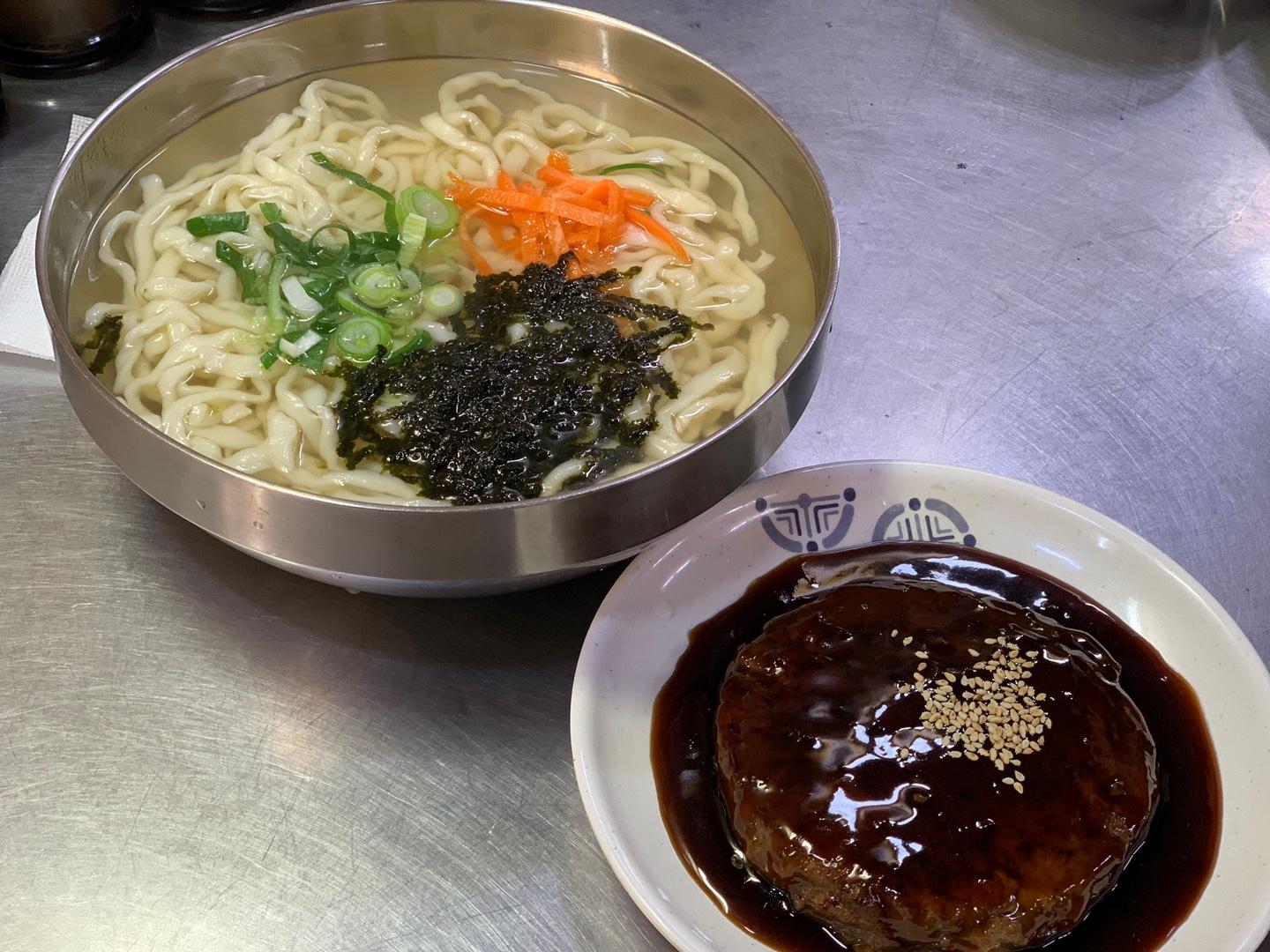 Mat Yang Gab | Mangwon For only ₩6,000 you get noodle soup and hamburger steak